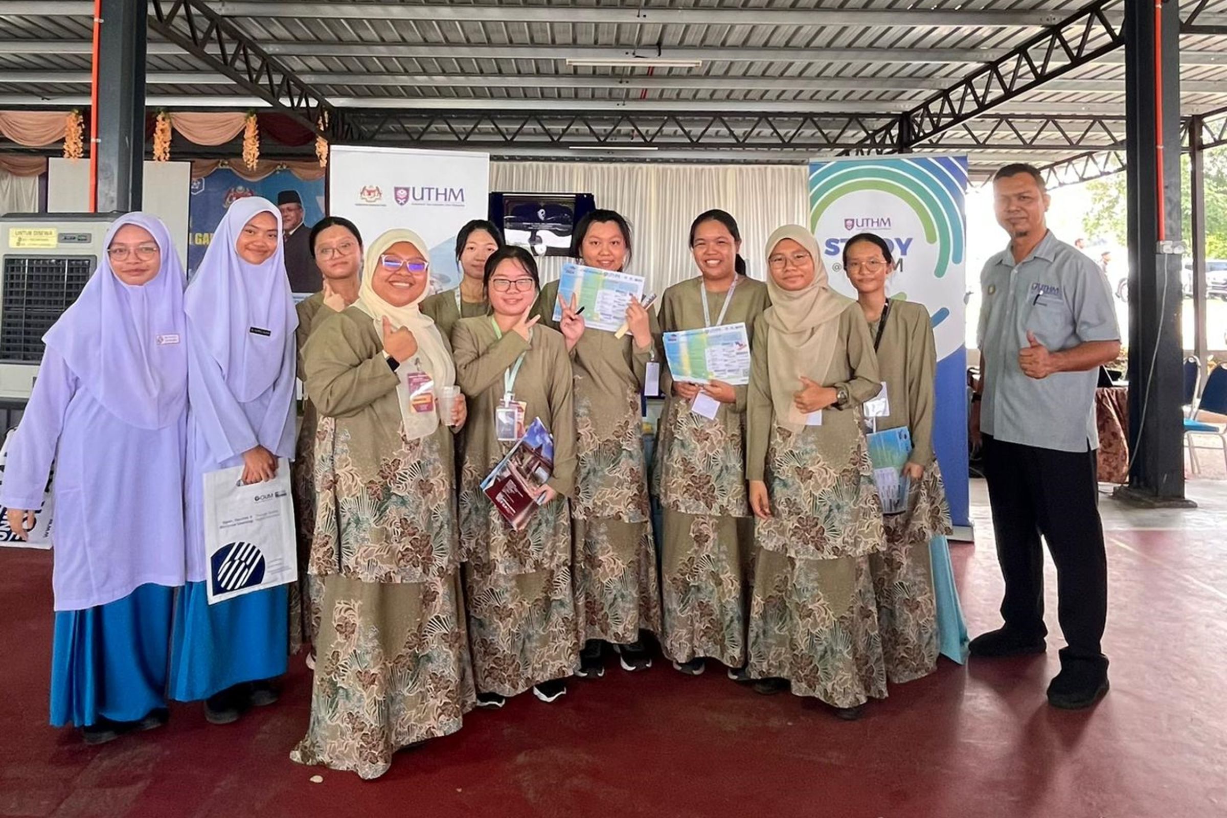 Lebih 300 Pelajar Sekolah Menengah Sekitar Batu Pahat Hadir ke Reruai Promosi UTHM di SMK Tunku Putra