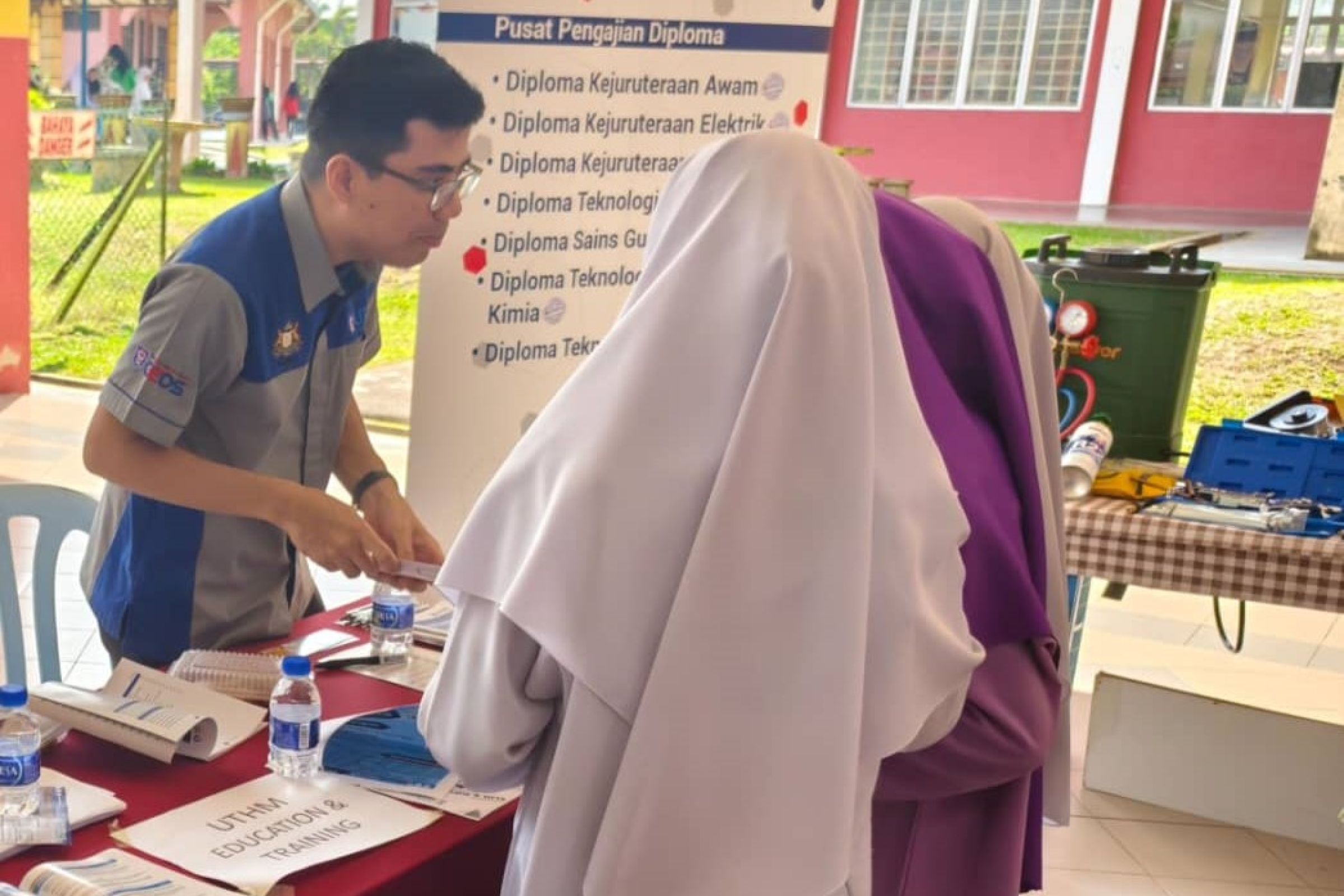 CeDS dan UTHM Holdings Promosi Program Pra-Diploma dan Diploma Sempena Bulan Kaunseling dan Kerjaya SMK Seri Lalang