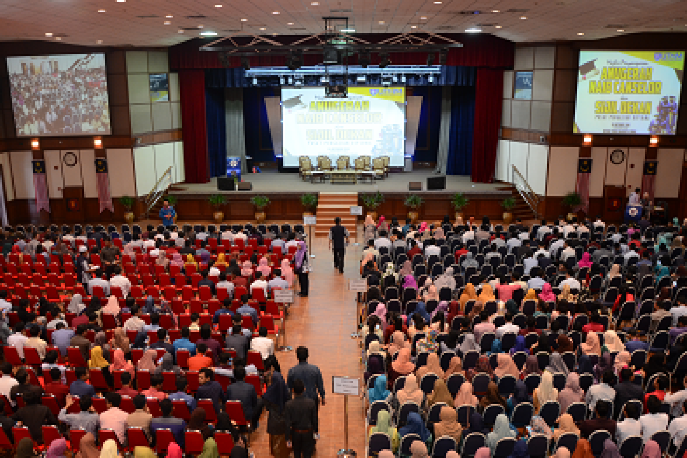 Majlis Penyampaian Anugerah Naib Canselor dan Sijil Dekan 2016