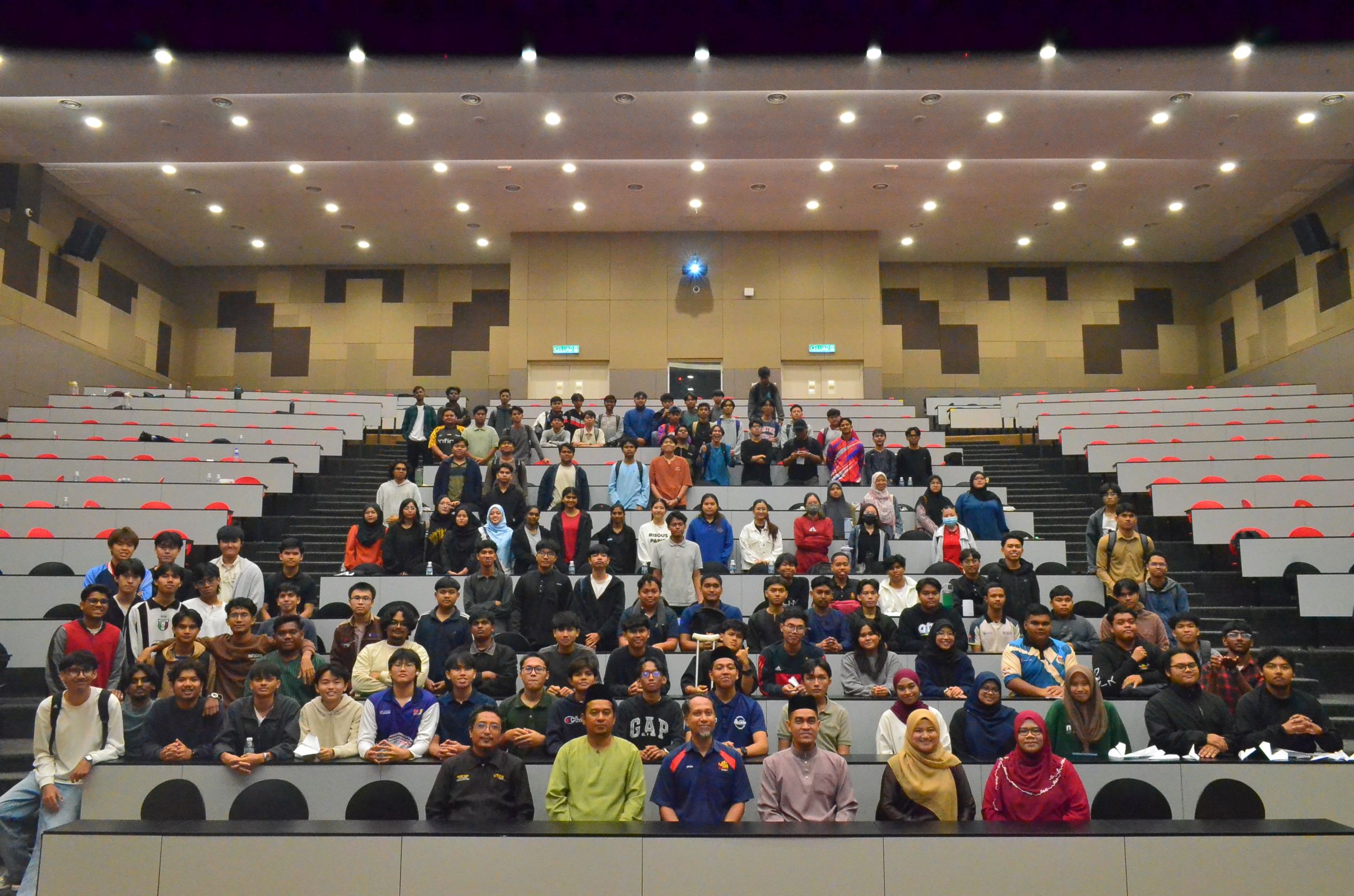 Sesi Perkongsian Industri Buka Perspektif Baharu Pelajar dalam Reka Bentuk Kejuruteraan